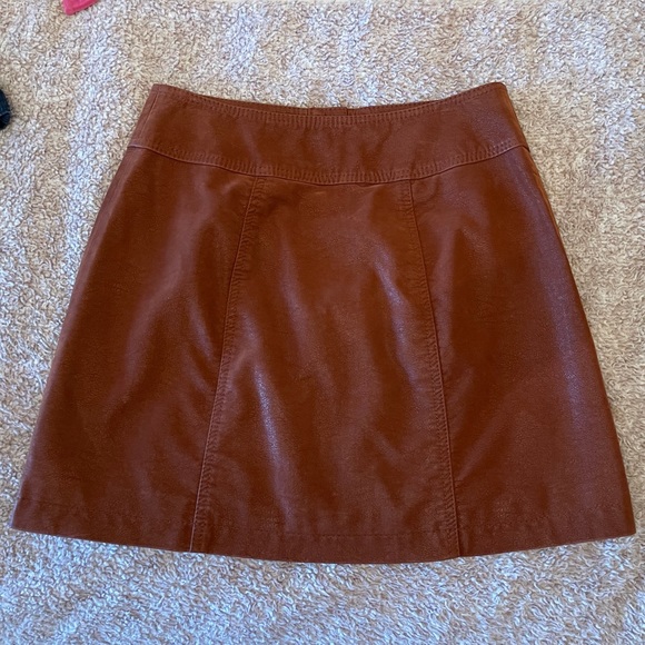 Brown suede button down mini skirt - Picture 2 of 2